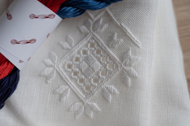 Próbki haftów na tkaninach