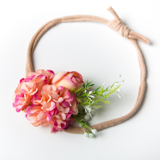 Ręcznie haftowany wieniec kwiatowy